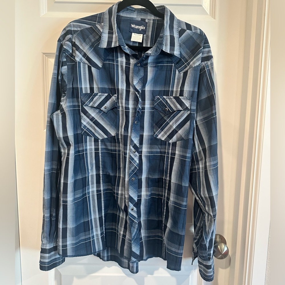 Wrangler Blue Plaid Button-Up Shirt - EUC